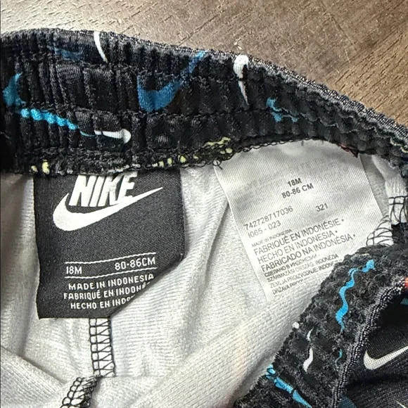 Nike Kids' Black Tracksuit with Vibrant Swooshes - Picture 7 of 7